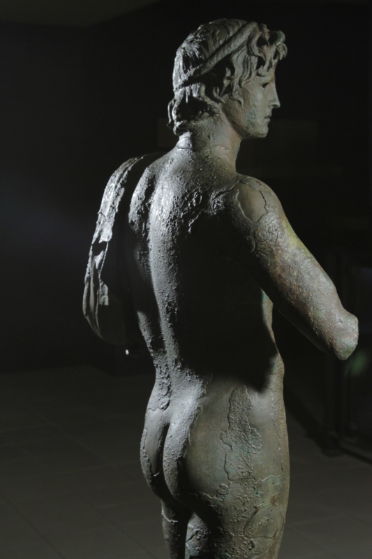 Statue de l'Ephèbe - dos